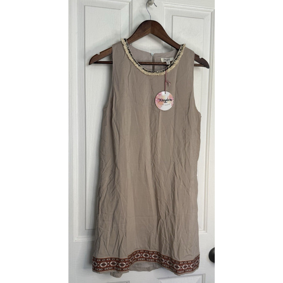 Hayden Dresses & Skirts - Hayden LA Women’s Medium Beige Sleeveless Boho Shift Dress Embroidered Hem